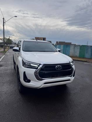 TOYOTA HILUX 2.8 D-4D TURBO DIESEL CD SRX 4X4 AUTOMÁTICO